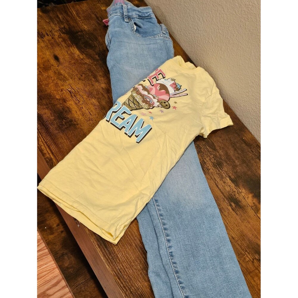 Place Light Blue Plus Size Denim Jeans with Yellow Tee